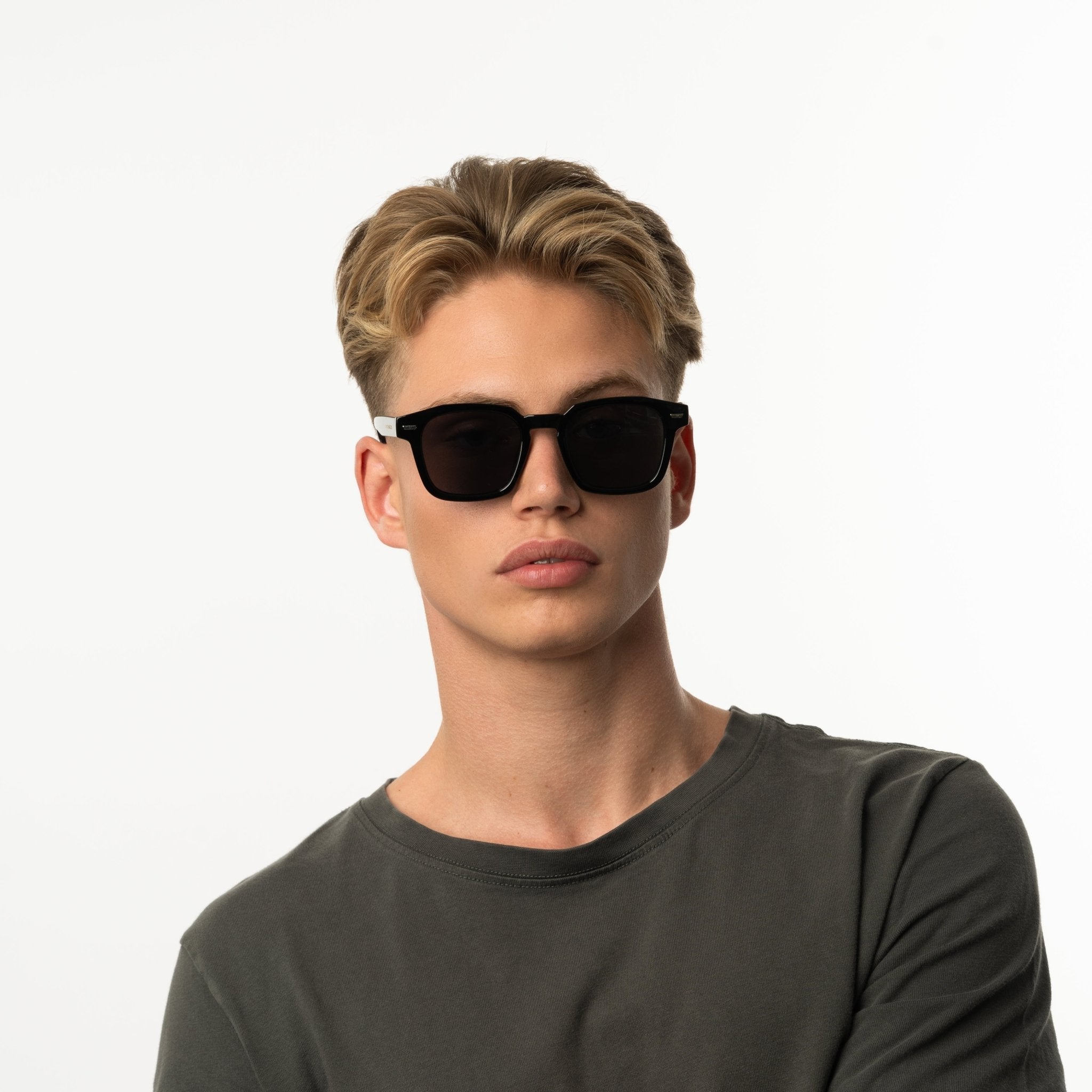 Avenoir | Timeless Designer Sunglasses with Tinted Lenses